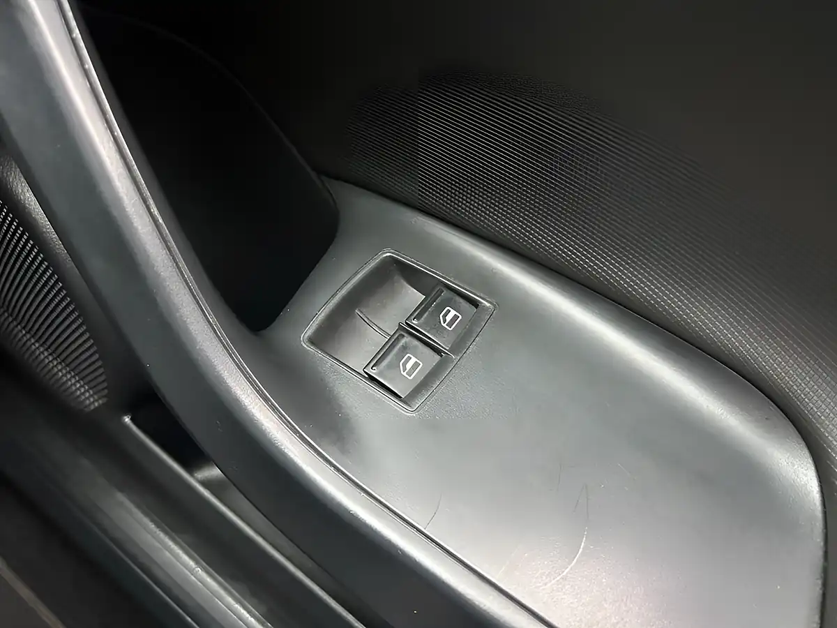 Used 2010 SEAT Ibiza Sport Coupe Black - Interior and Exterior details 15