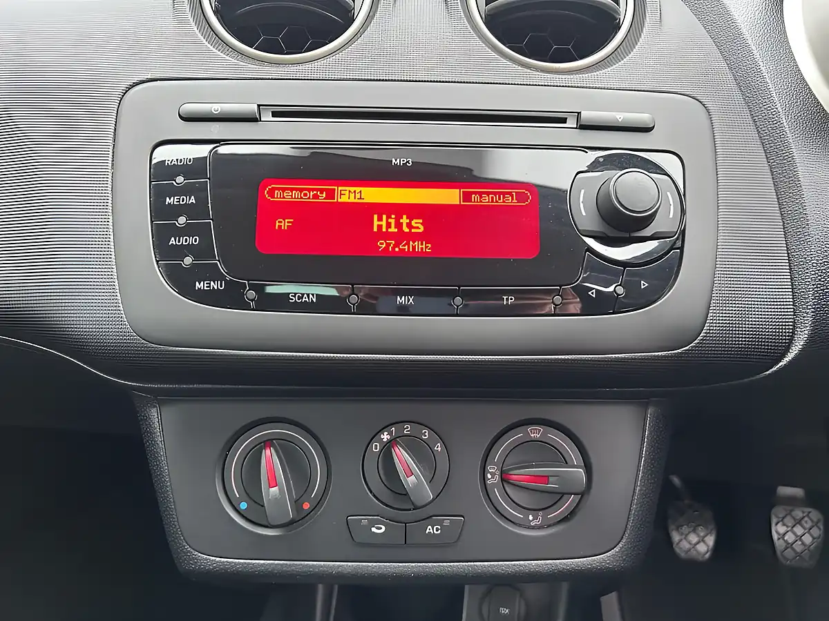 Used 2010 SEAT Ibiza Sport Coupe Black - Interior and Exterior details 16