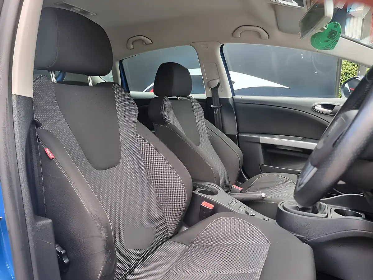 Used 2010 SEAT Leon Sport Blue - Interior and Exterior details 11