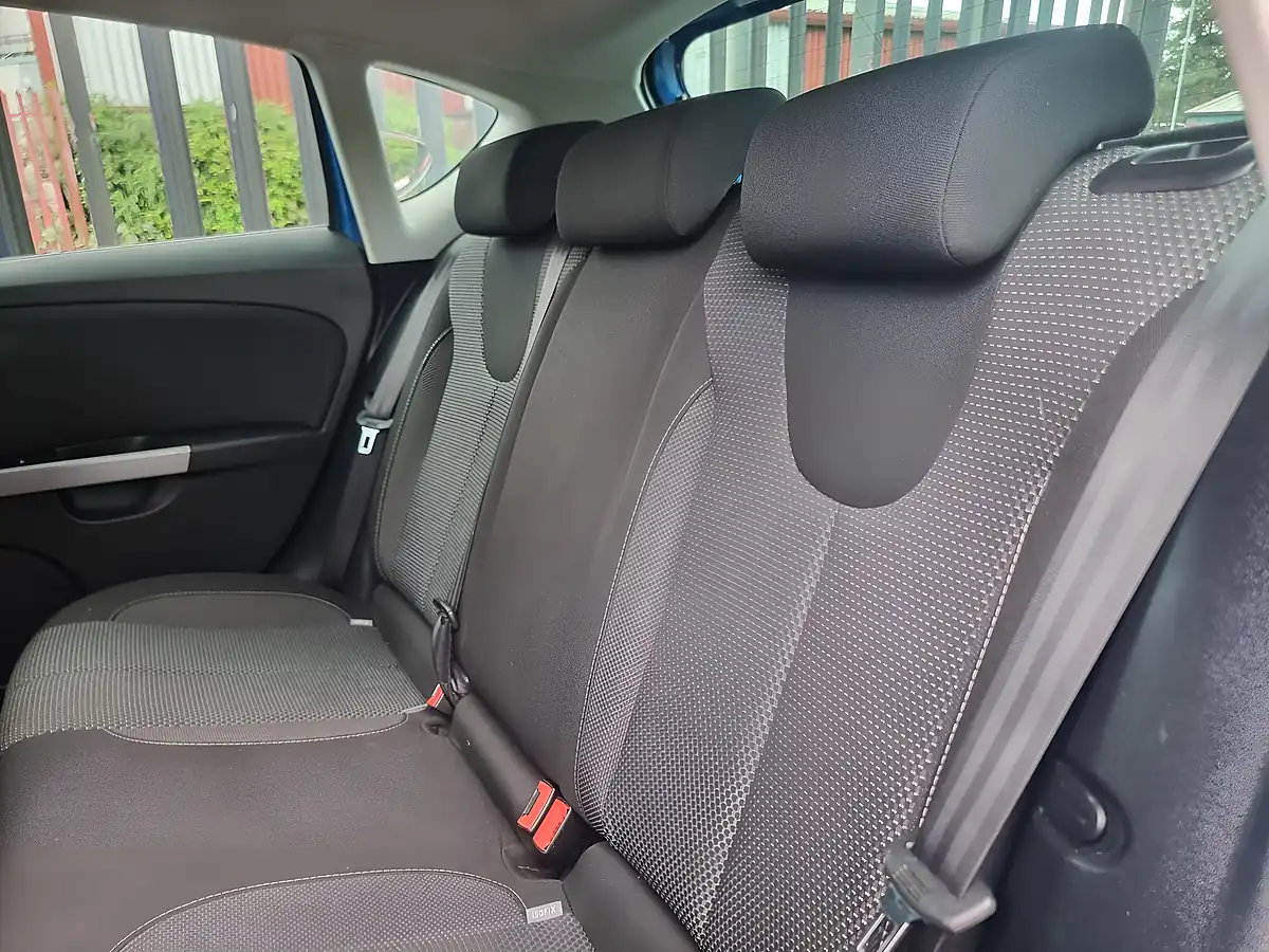Used 2010 SEAT Leon Sport Blue - Interior and Exterior details 15
