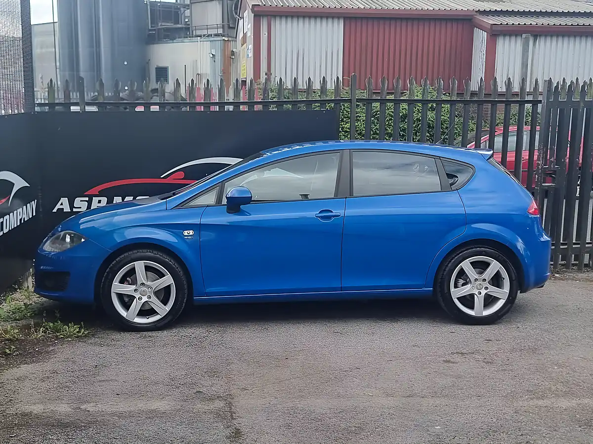Used 2010 SEAT Leon Sport Blue - Interior and Exterior details 4