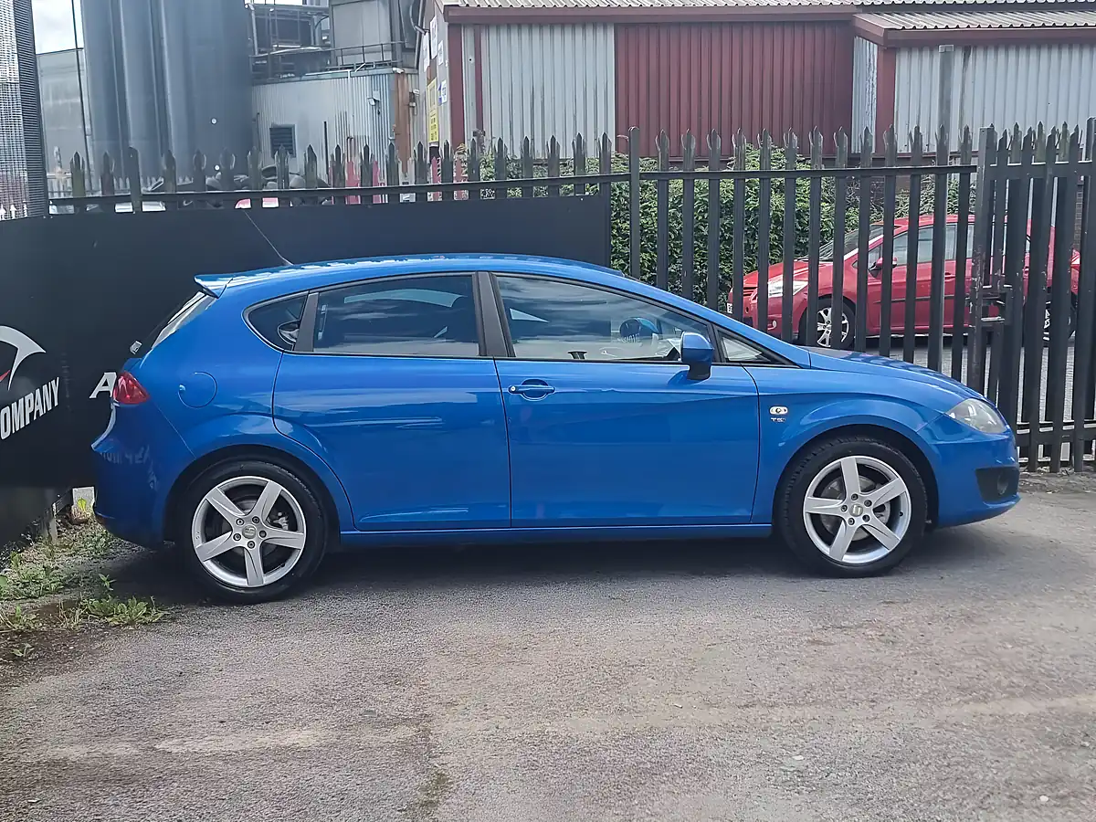 Used 2010 SEAT Leon Sport Blue - Interior and Exterior details 5
