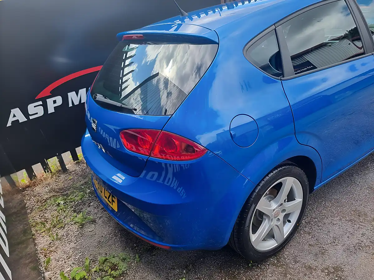 Used 2010 SEAT Leon Sport Blue - Interior and Exterior details 9