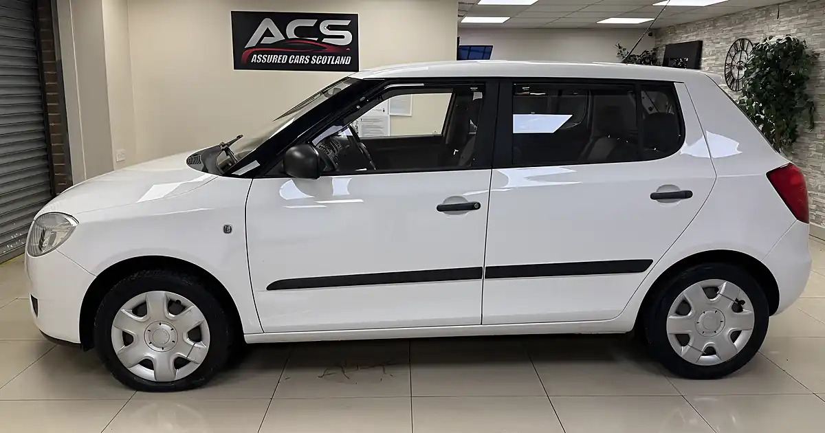 Used 2010 Skoda Fabia 1 White - Interior and Exterior details 12