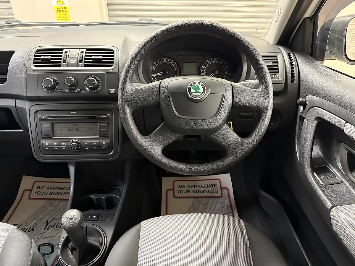 Used 2010 Skoda Fabia 1 White - Interior and Exterior details 16