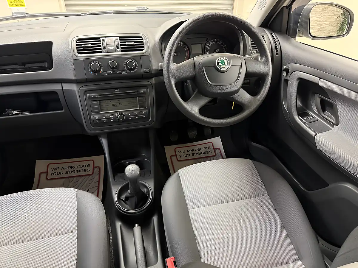 Used 2010 Skoda Fabia 1 White - Interior and Exterior details 8