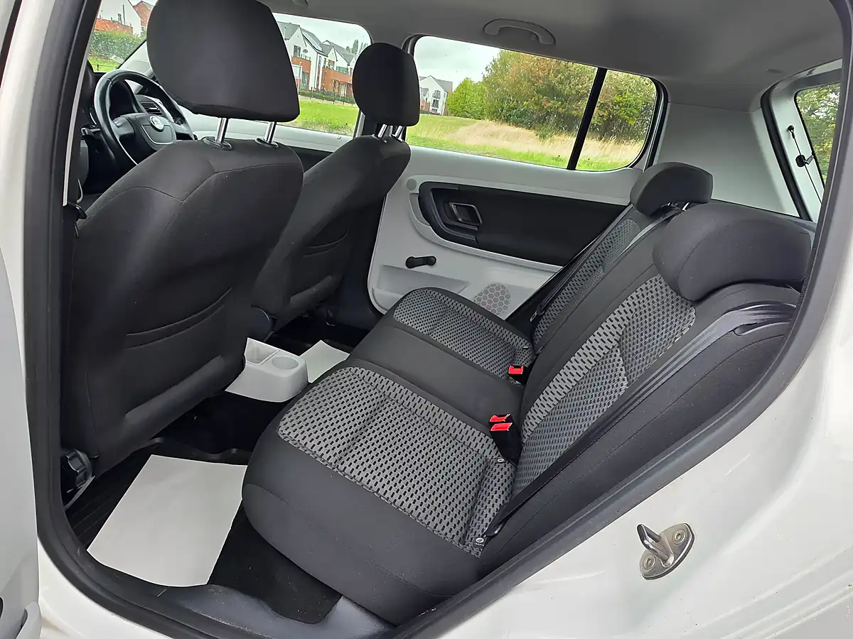 Used 2010 Skoda Fabia Se White - Interior and Exterior details 11