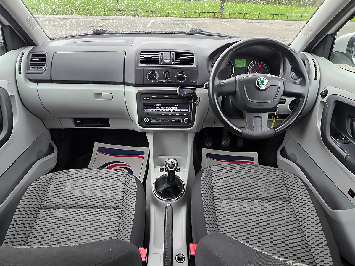 Used 2010 Skoda Fabia Se White - Interior and Exterior details 12