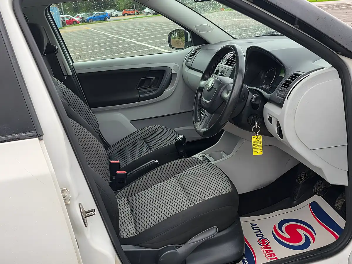 Used 2010 Skoda Fabia Se White - Interior and Exterior details 13