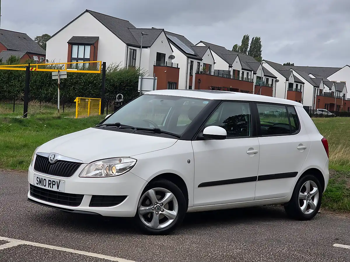 Used 2010 Skoda Fabia Se White - Interior and Exterior details 3