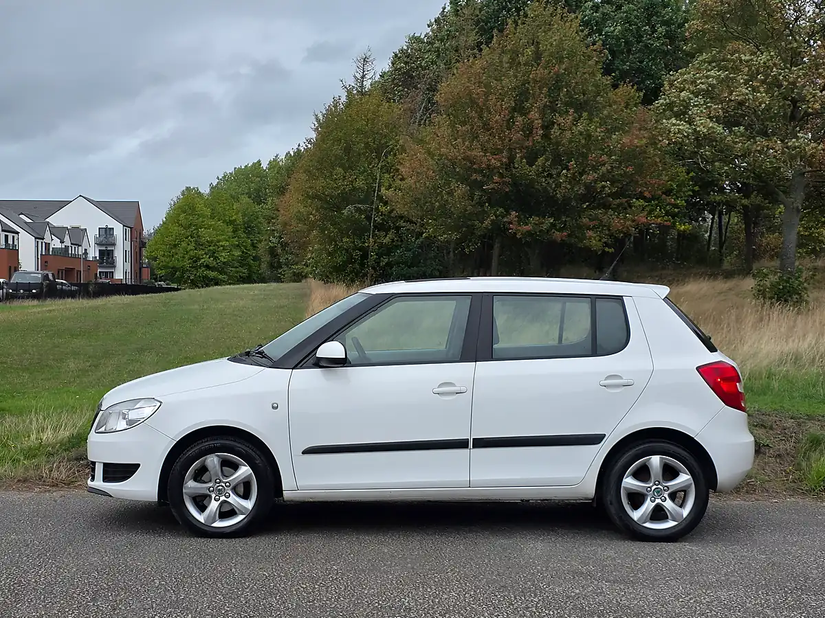 Used 2010 Skoda Fabia Se White - Interior and Exterior details 4