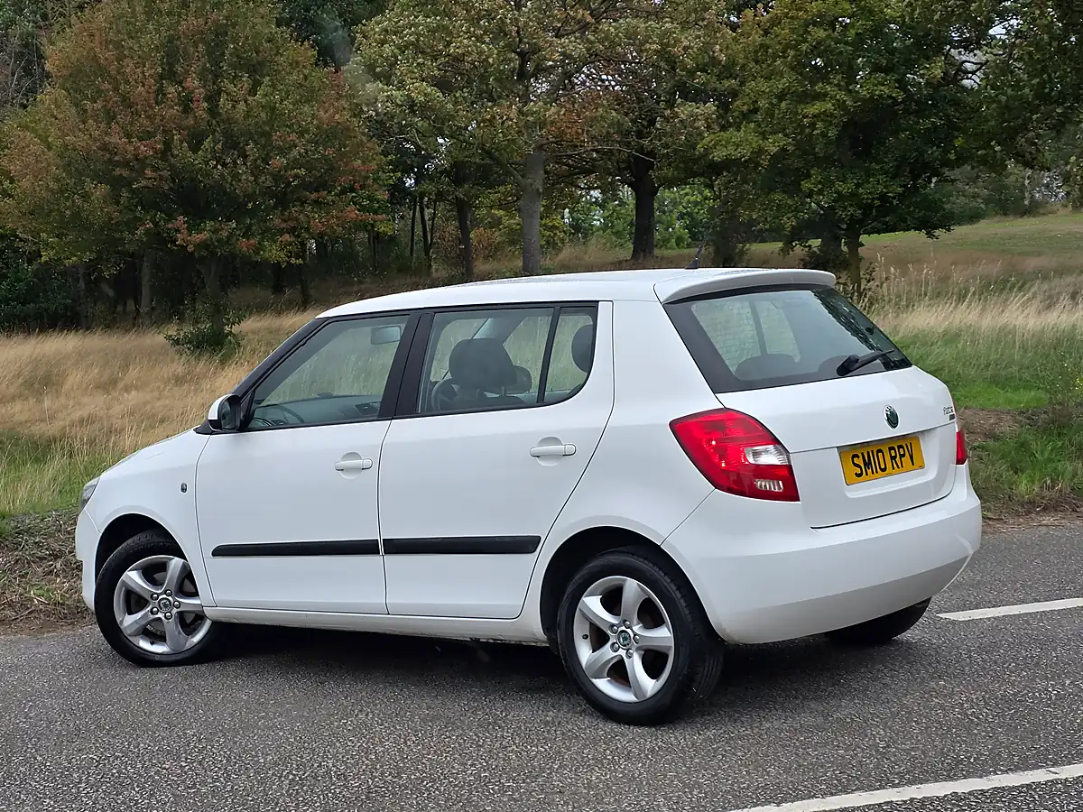 Used 2010 Skoda Fabia Se White - Interior and Exterior details 5