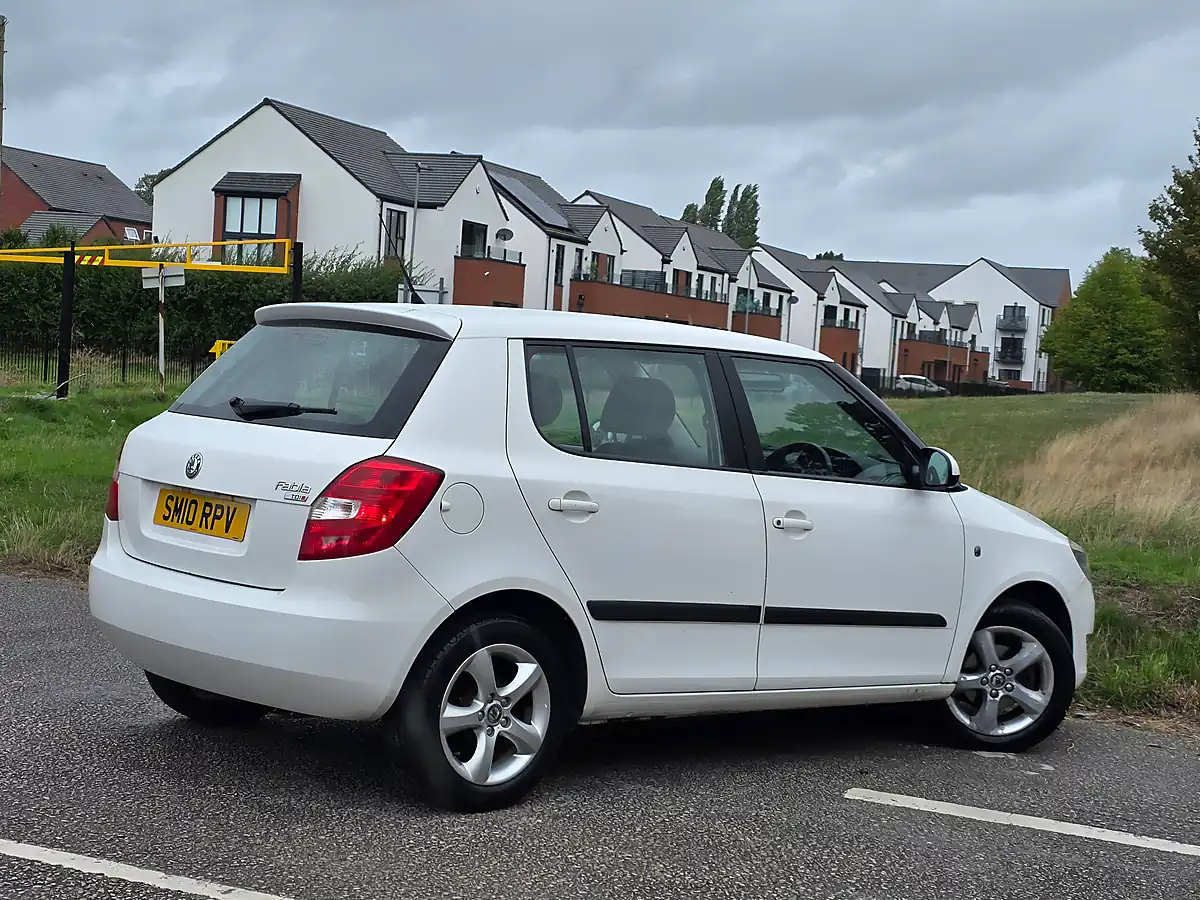 Used 2010 Skoda Fabia Se White - Interior and Exterior details 7