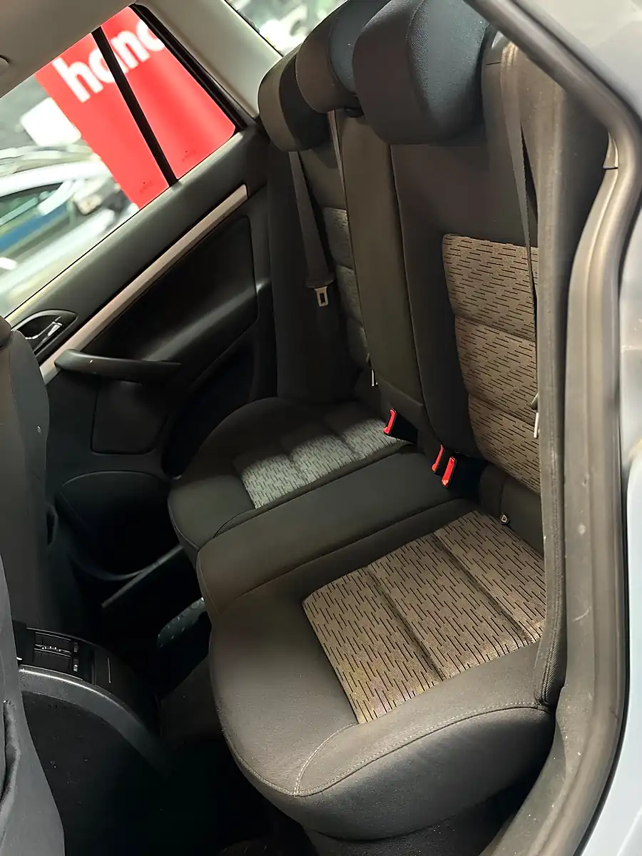 Used 2010 Skoda Octavia Blue - Interior and Exterior details 11