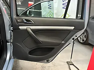 Used 2010 Skoda Octavia Blue - Interior and Exterior details 15