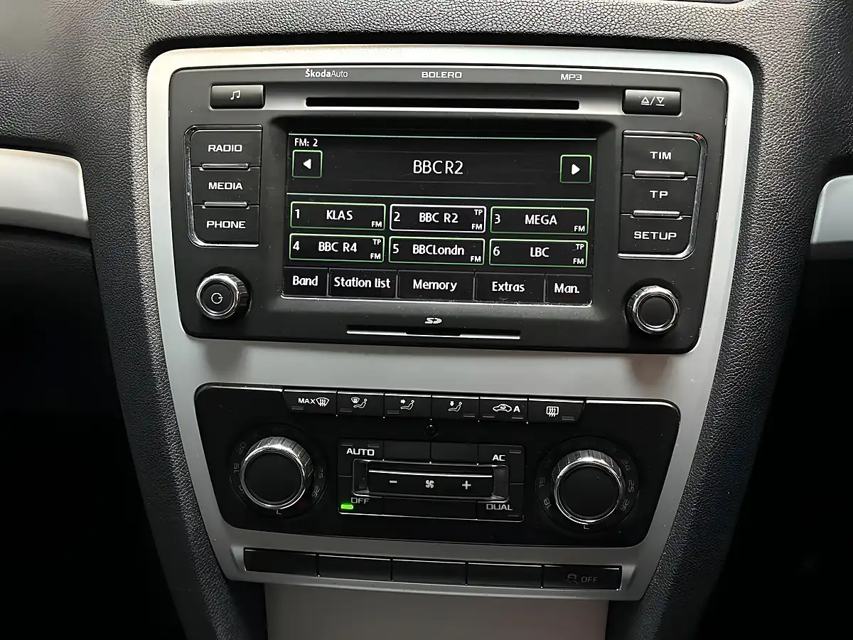 Used 2010 Skoda Octavia Blue - Interior and Exterior details 16