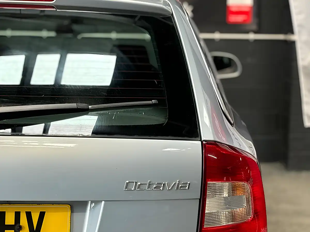 Used 2010 Skoda Octavia Blue - Interior and Exterior details 7