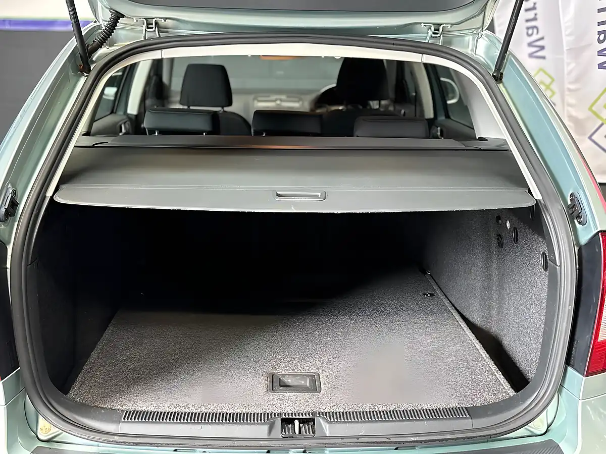 Used 2010 Skoda Octavia Elegance Green - Interior and Exterior details 12