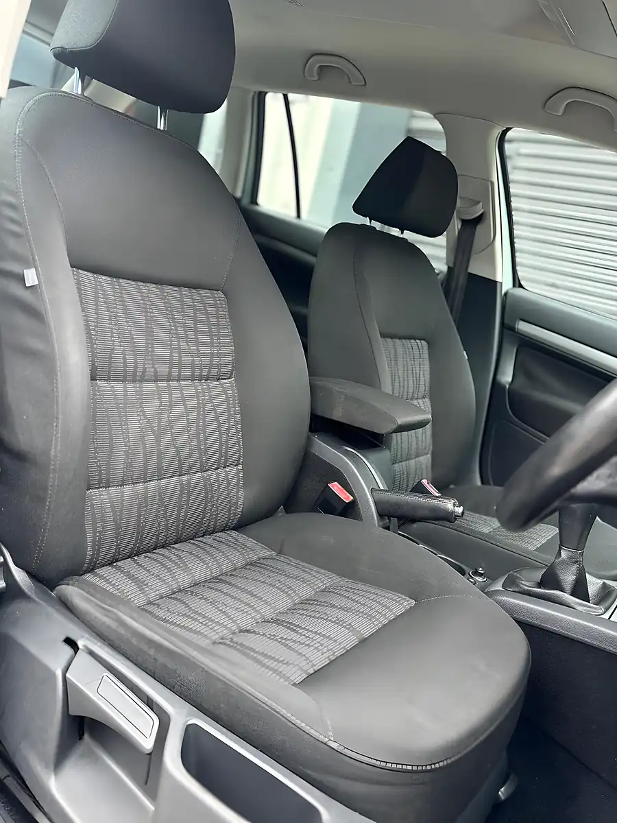 Used 2010 Skoda Octavia Elegance Green - Interior and Exterior details 14