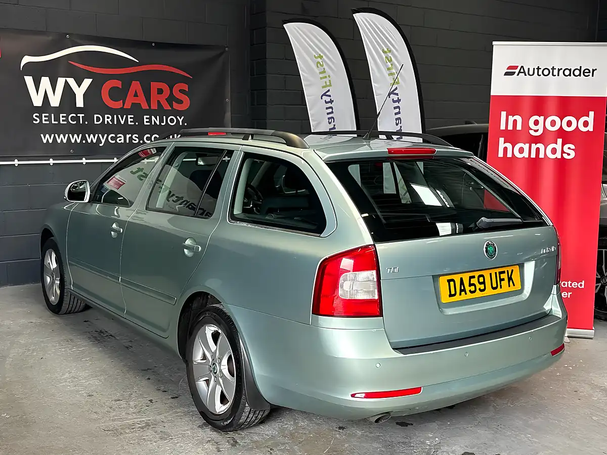 Used 2010 Skoda Octavia Elegance Green - Interior and Exterior details 9