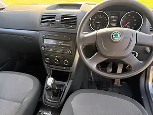 Used 2010 Skoda Yeti S Blue - Interior and Exterior details 8