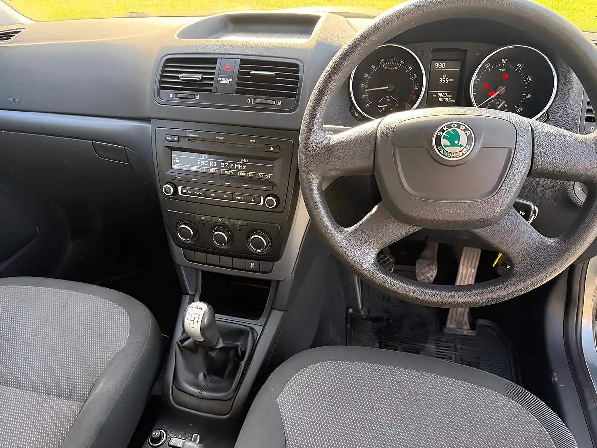 Used 2010 Skoda Yeti S Blue - Interior and Exterior details 8