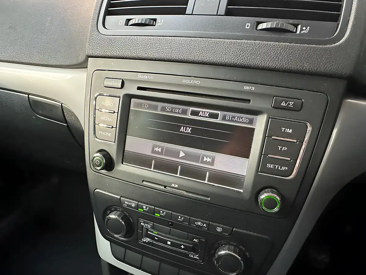 Used 2010 Skoda Yeti Se Blue - Interior and Exterior details 11