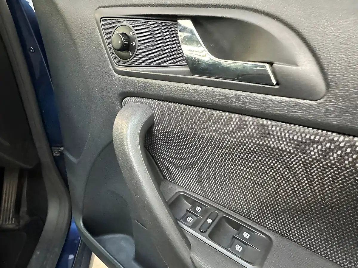 Used 2010 Skoda Yeti Se Blue - Interior and Exterior details 13
