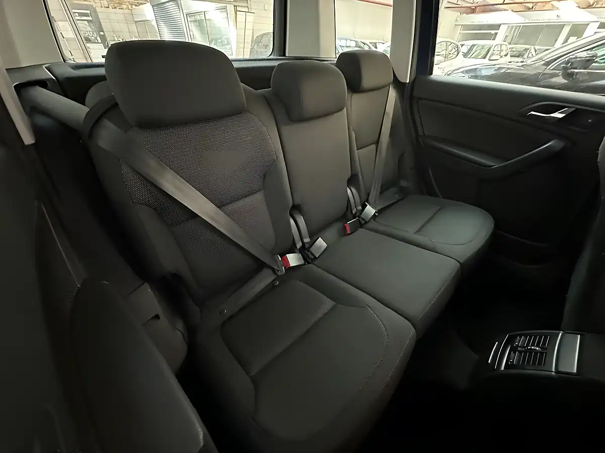 Used 2010 Skoda Yeti Se Blue - Interior and Exterior details 8