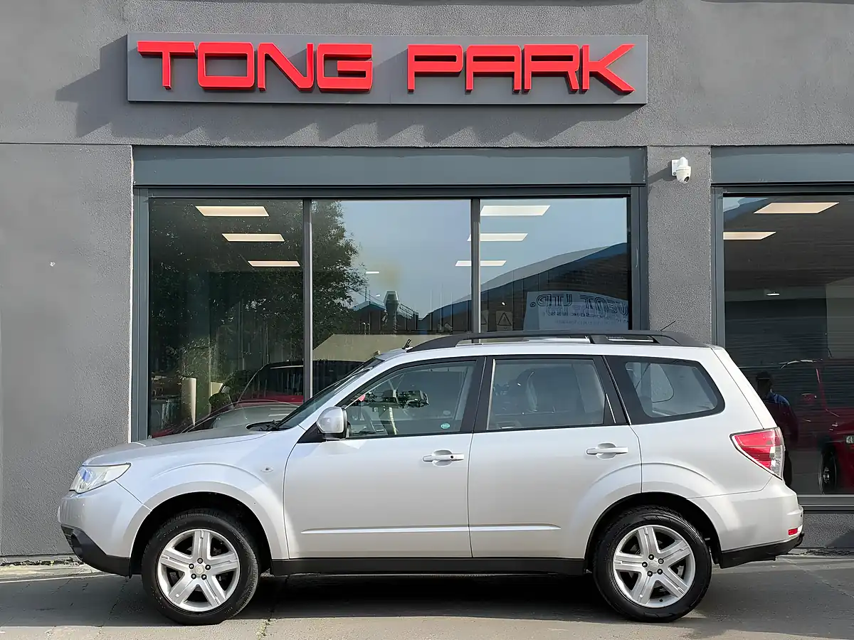 Used 2010 Subaru Forester Xs Silver - Interior and Exterior details 10