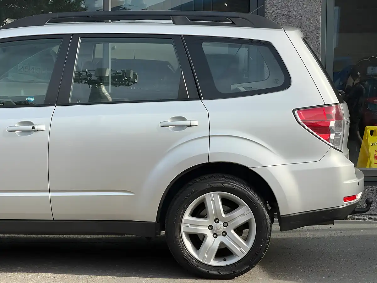 Used 2010 Subaru Forester Xs Silver - Interior and Exterior details 11
