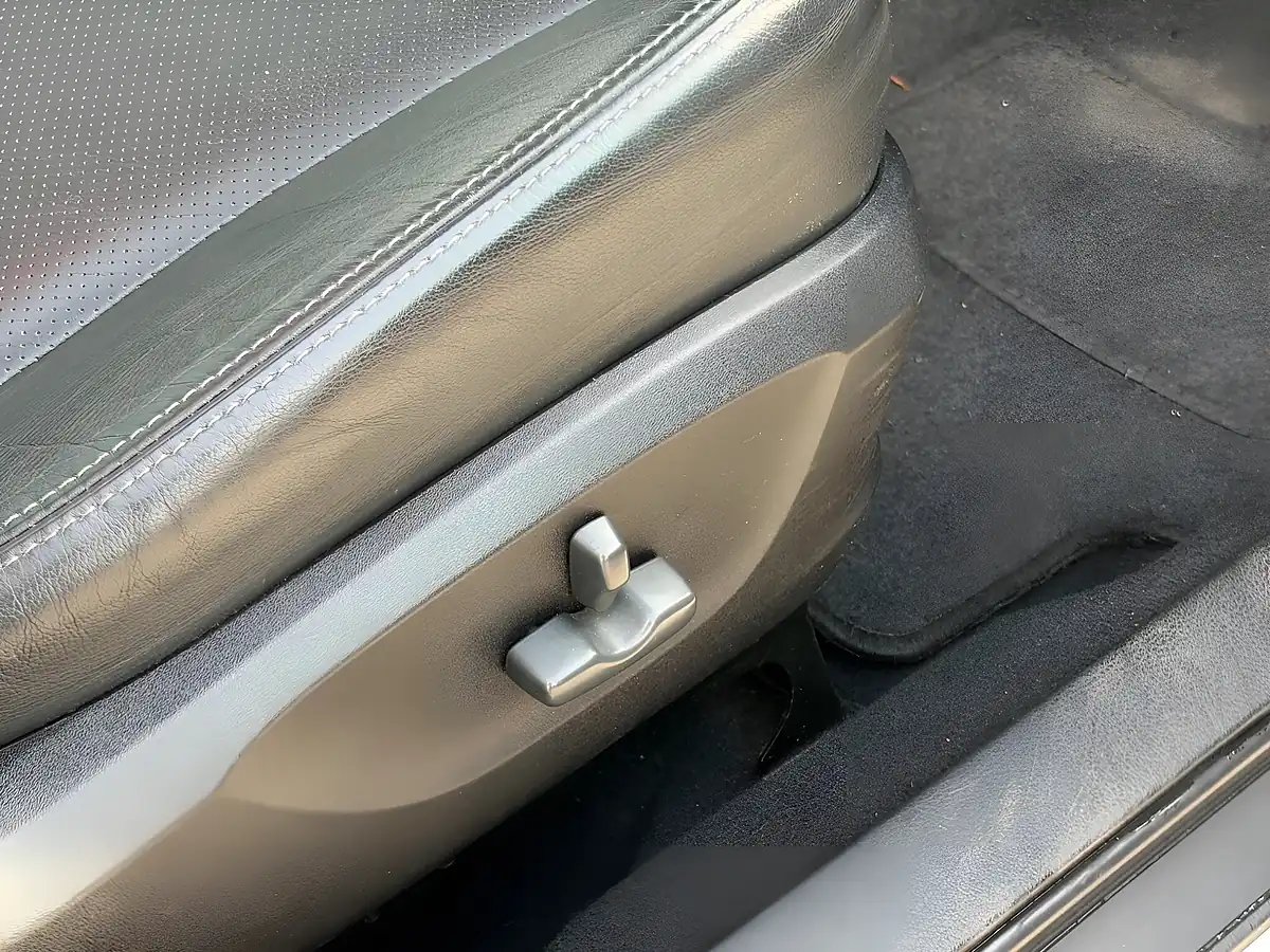 Used 2010 Subaru Forester Xs Silver - Interior and Exterior details 12
