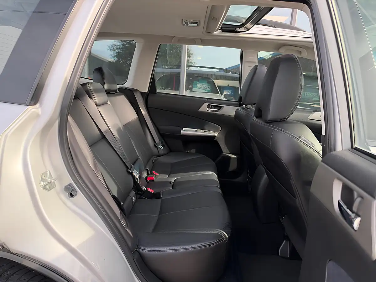 Used 2010 Subaru Forester Xs Silver - Interior and Exterior details 17