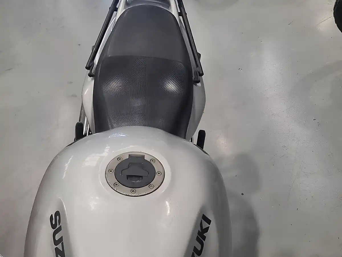 Used 2010 Suzuki Bandit S Silver - Interior and Exterior details 10