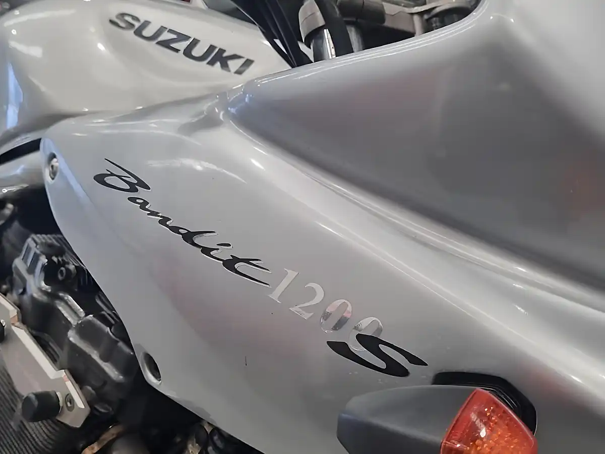 Used 2010 Suzuki Bandit S Silver - Interior and Exterior details 5