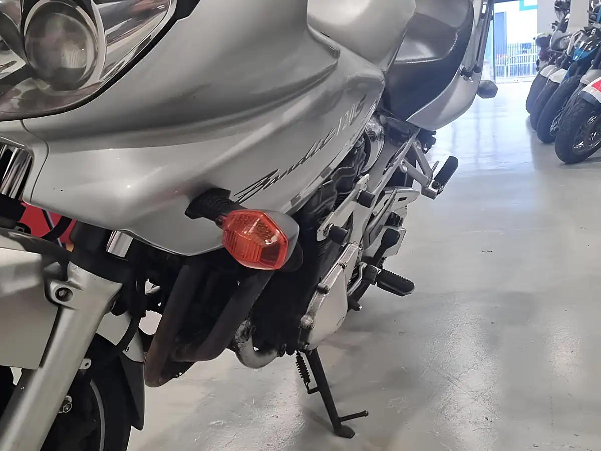 Used 2010 Suzuki Bandit S Silver - Interior and Exterior details 8