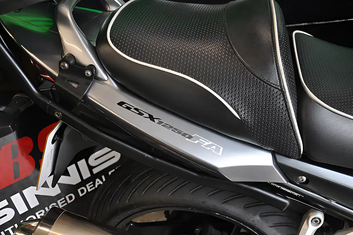 Used 2010 Suzuki GSF1250 Bandit Silver - Interior and Exterior details 18