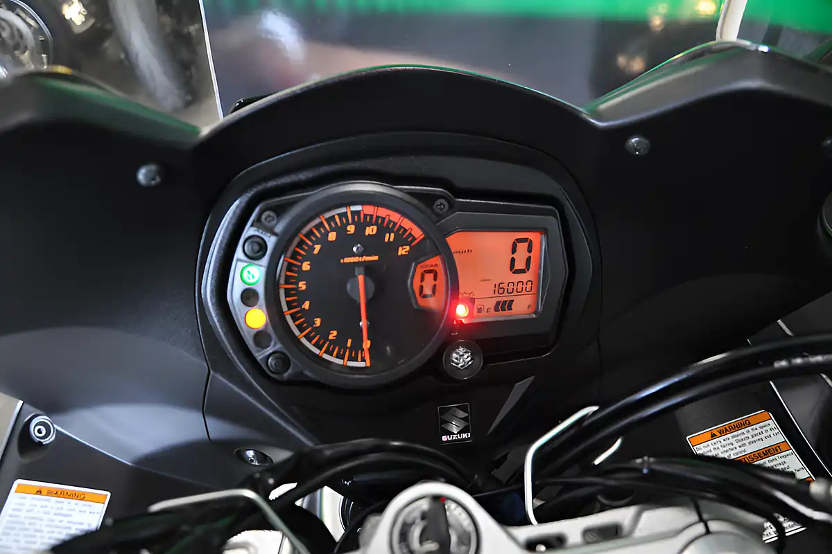 Used 2010 Suzuki GSF1250 Bandit Silver - Interior and Exterior details 5