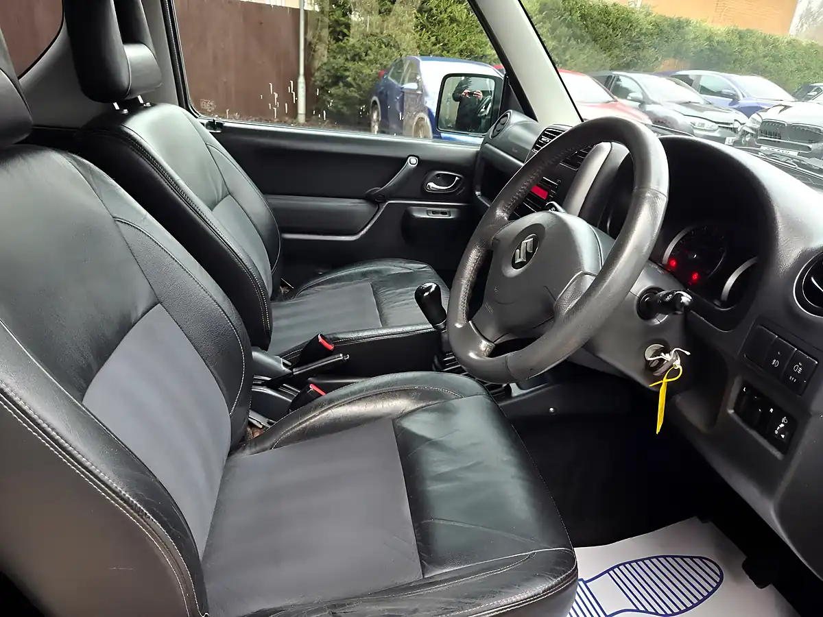 Used 2010 Suzuki Jimny SZ4 Black - Interior and Exterior details 10