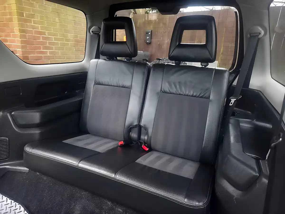 Used 2010 Suzuki Jimny SZ4 Black - Interior and Exterior details 12