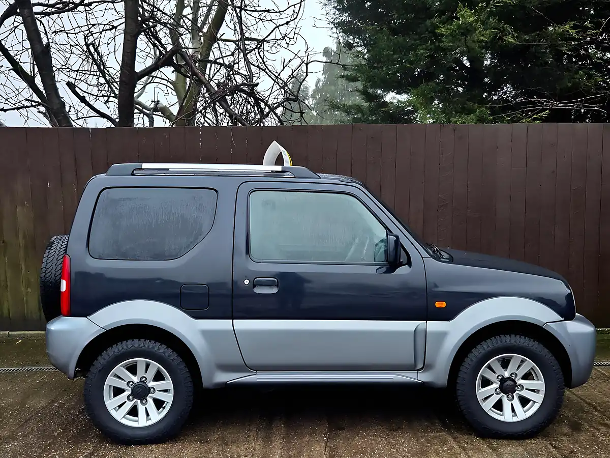 Used 2010 Suzuki Jimny SZ4 Black - Interior and Exterior details 7