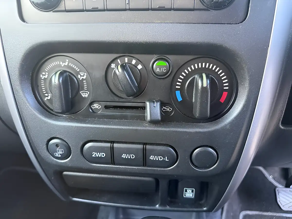 Used 2010 Suzuki Jimny Sz4 Black - Interior and Exterior details 4