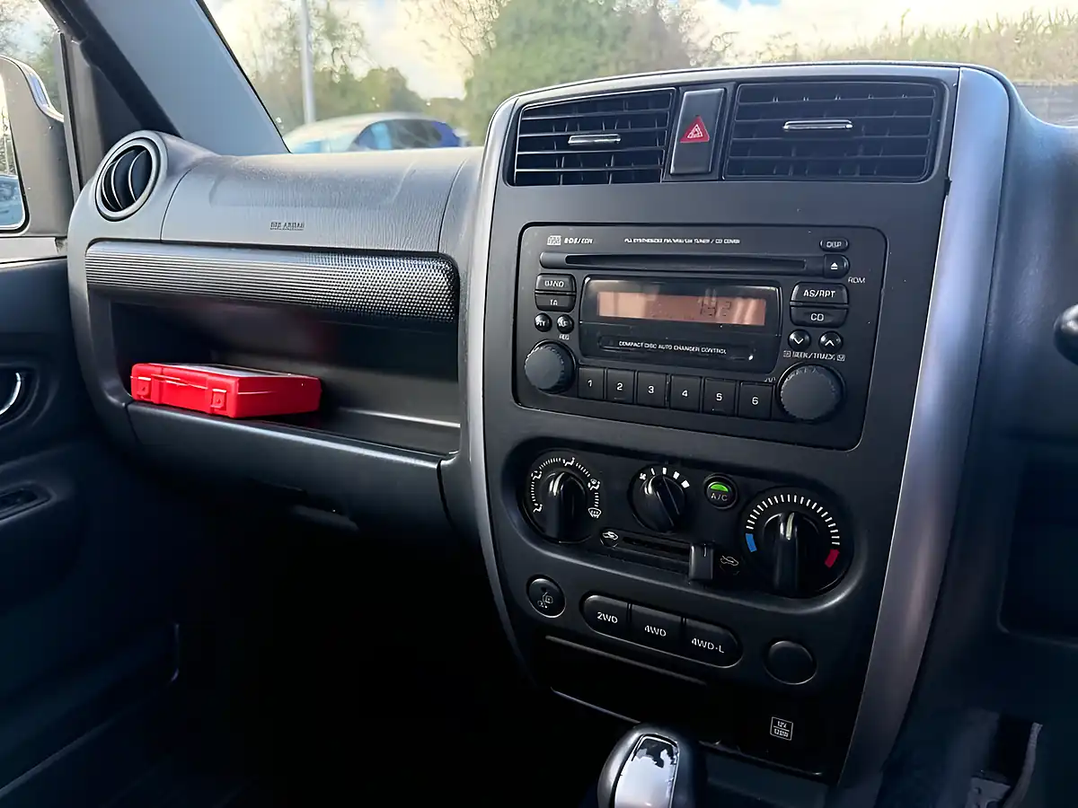 Used 2010 Suzuki Jimny Sz4 Black - Interior and Exterior details 6
