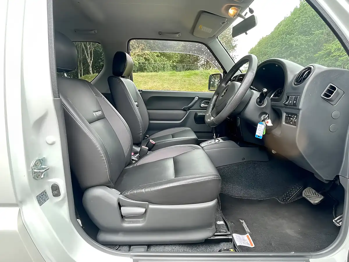 Used 2010 Suzuki Jimny X Adventure Salomon 40th Anniversary Edition White - Interior and Exterior details 14