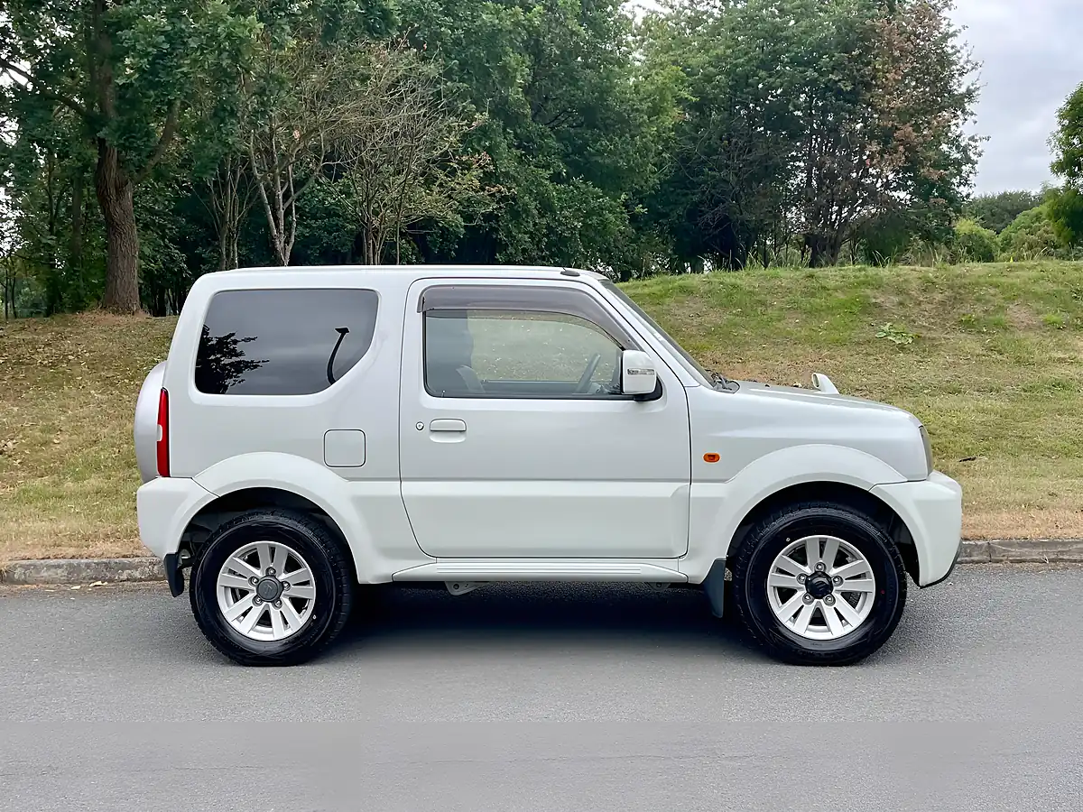 Used 2010 Suzuki Jimny X Adventure Salomon 40th Anniversary Edition White - Interior and Exterior details 3