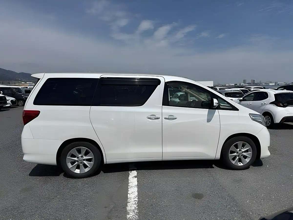 Used 2010 Toyota Alphard G (7 Seater) White - Interior and Exterior details 10