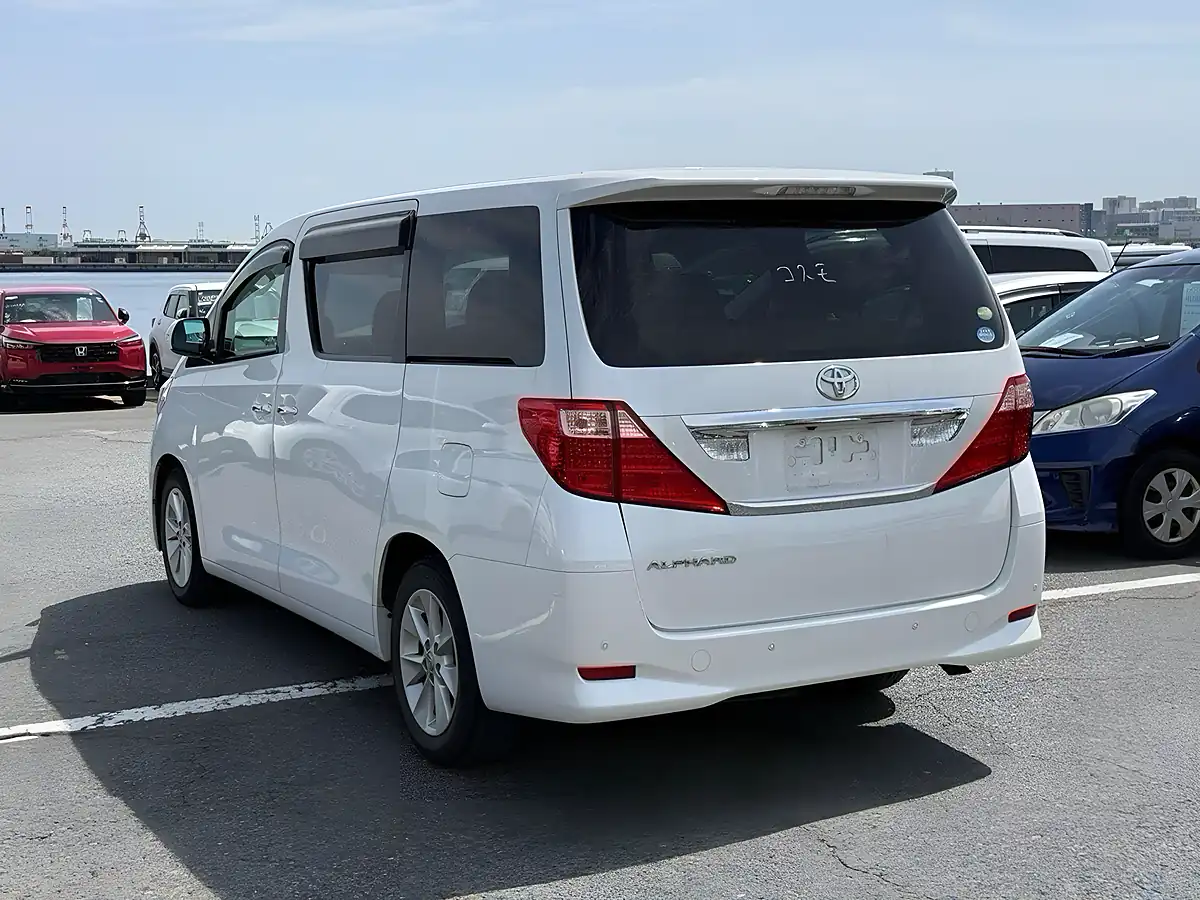 Used 2010 Toyota Alphard G (7 Seater) White - Interior and Exterior details 3