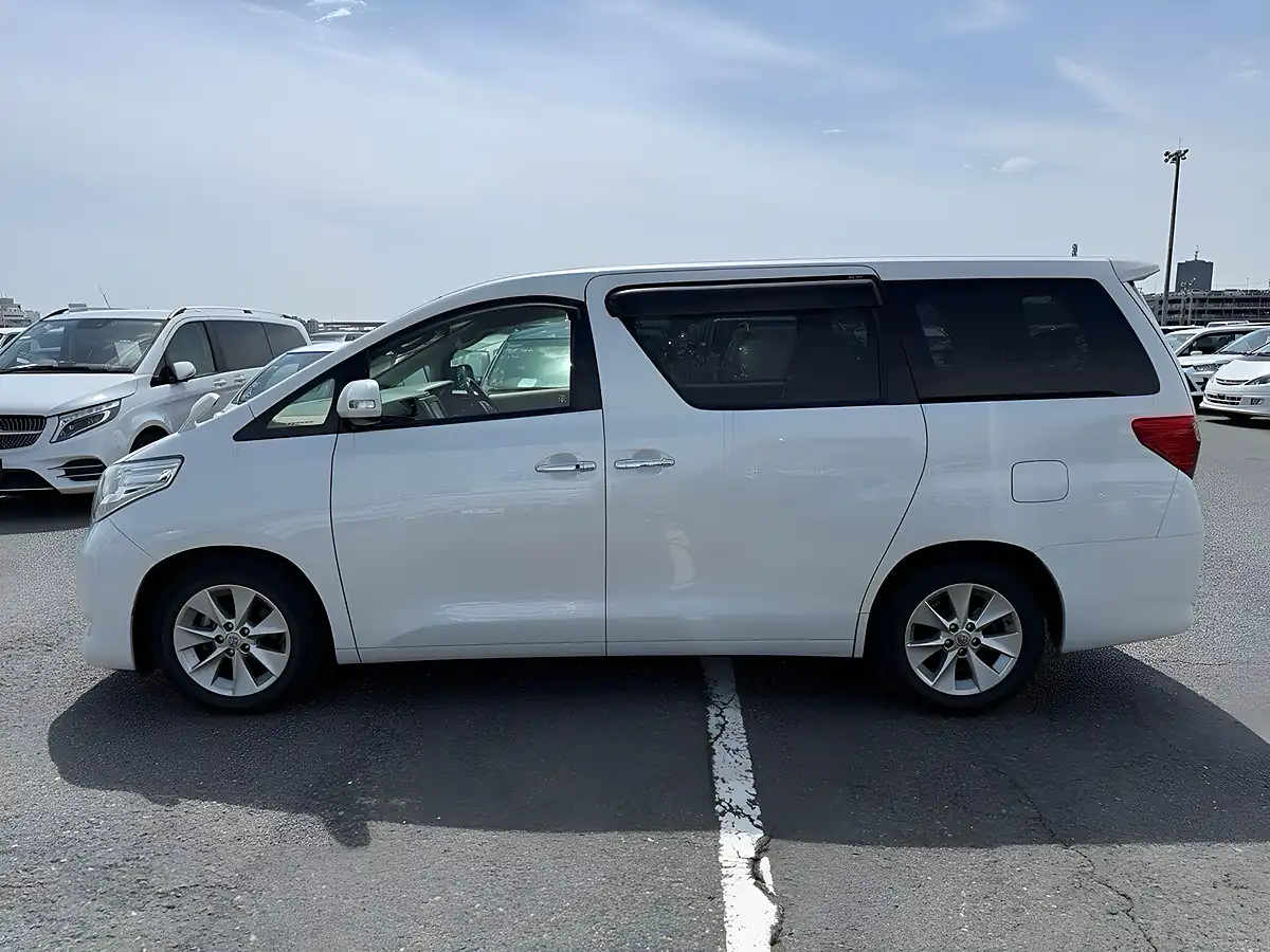 Used 2010 Toyota Alphard G (7 Seater) White - Interior and Exterior details 9
