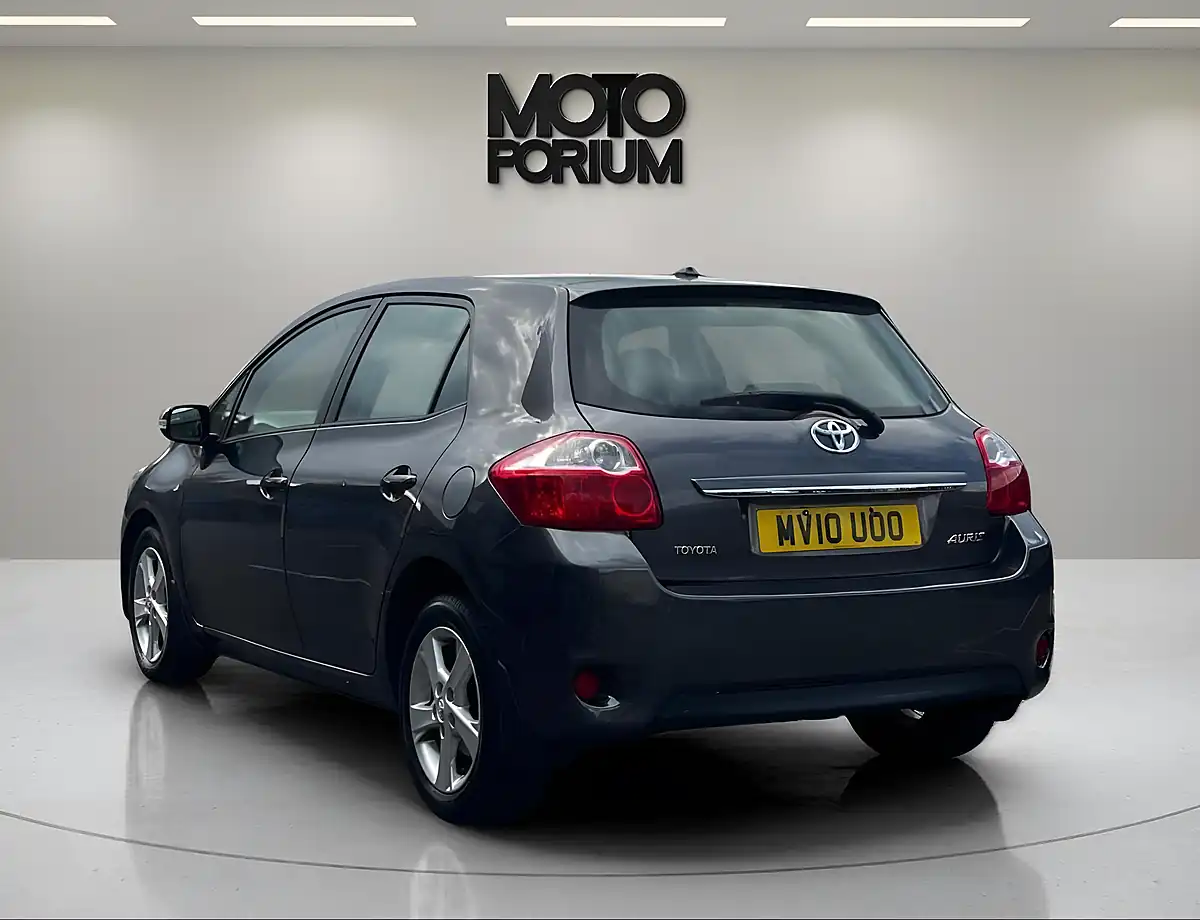 Used 2010 Toyota Auris Tr Grey - Interior and Exterior details 10