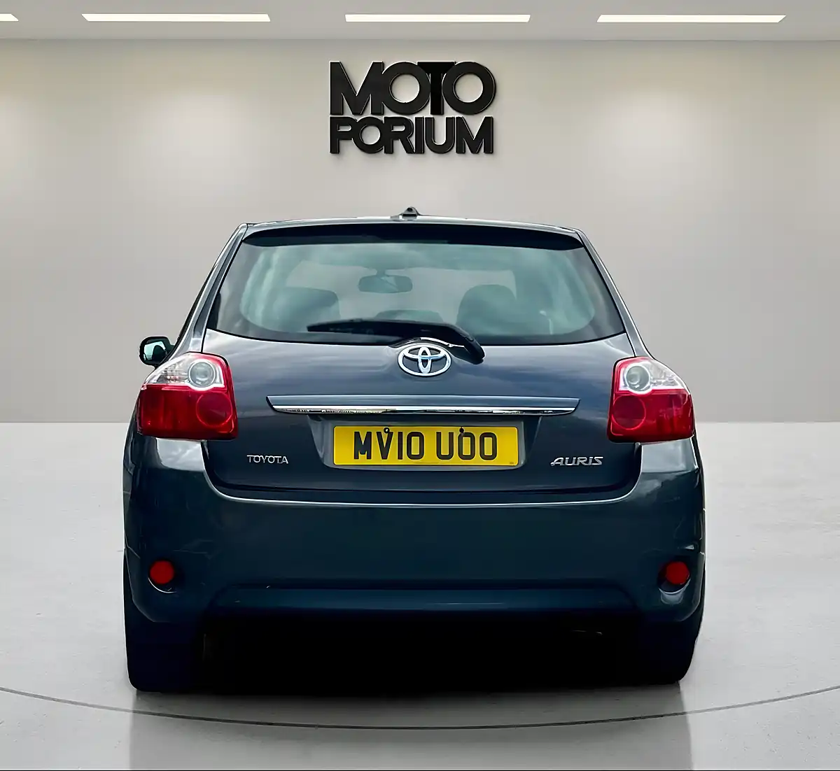 Used 2010 Toyota Auris Tr Grey - Interior and Exterior details 11